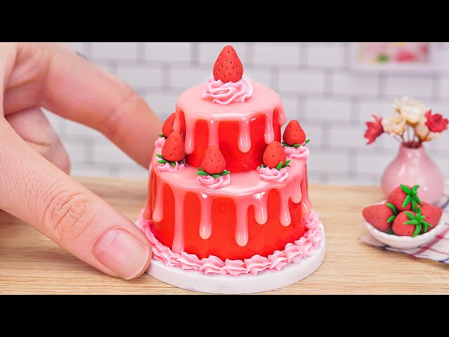 Sweet Miniature Fresh Strawberry Cake Decorating